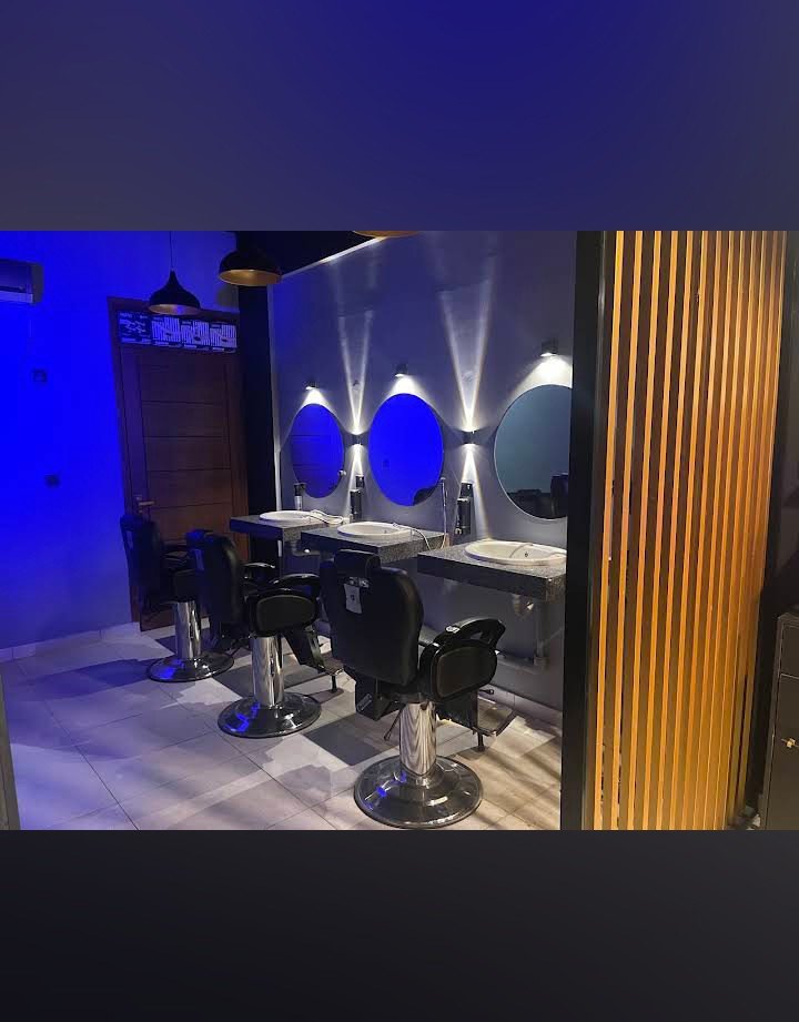 Royal Escape Grooming Studio logo